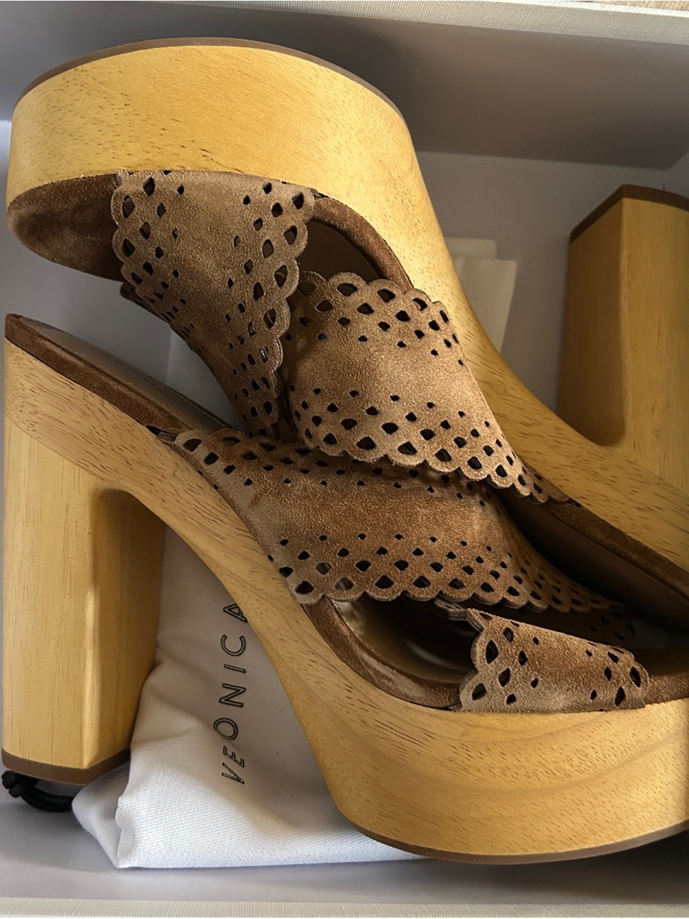 Veronica Beard Tan Suede Scalloped Platform Clogs 10